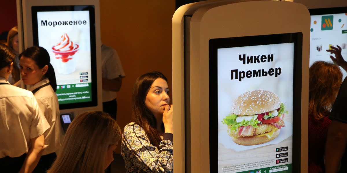 "Vene McDonald'sist" saab fiasko friikartulite nappuse ja võileibade hallituse vahel